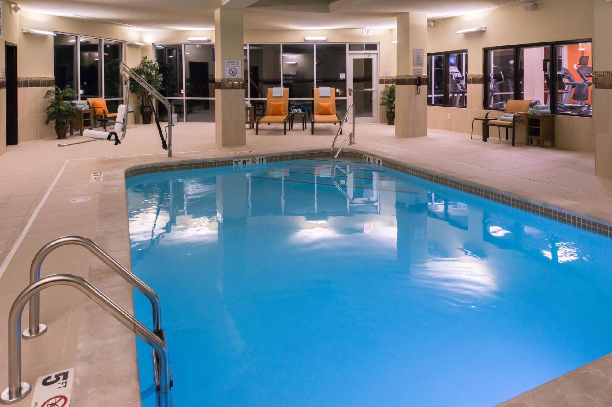 Courtyard By Marriott Hot Springs Hotell Exteriör bild