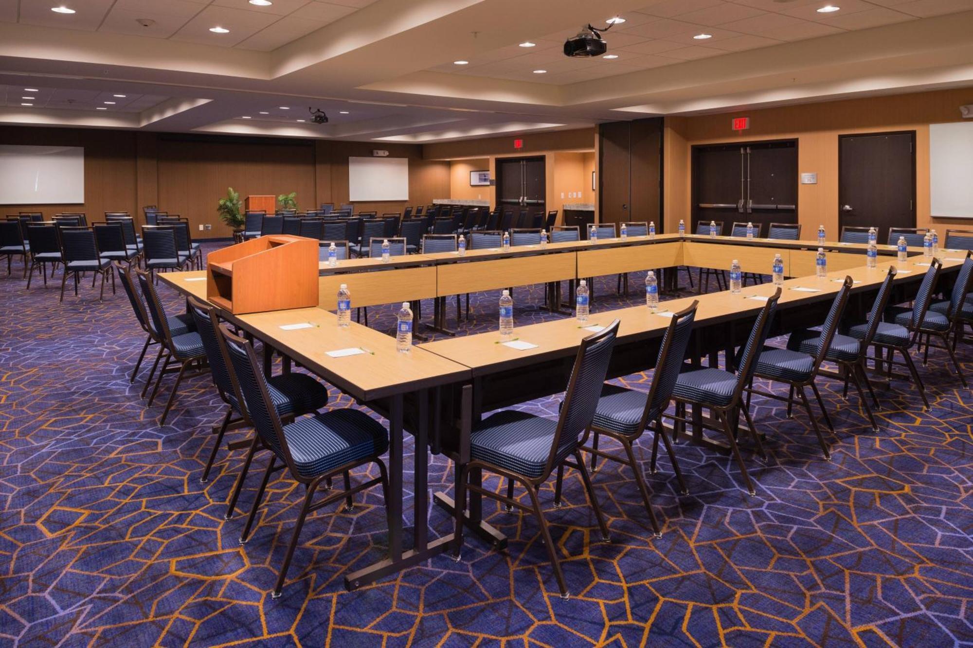 Courtyard By Marriott Hot Springs Hotell Exteriör bild