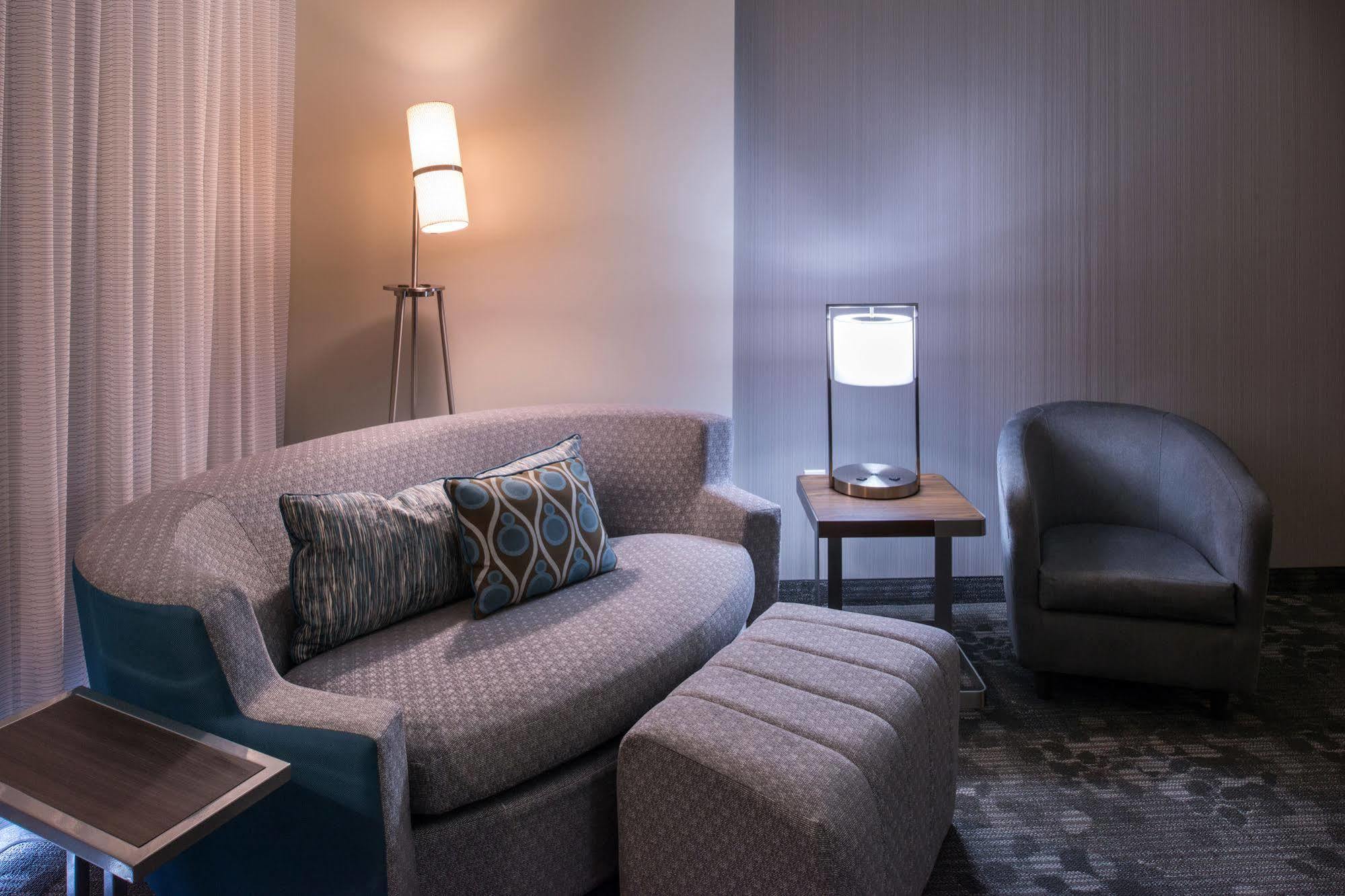Courtyard By Marriott Hot Springs Hotell Exteriör bild