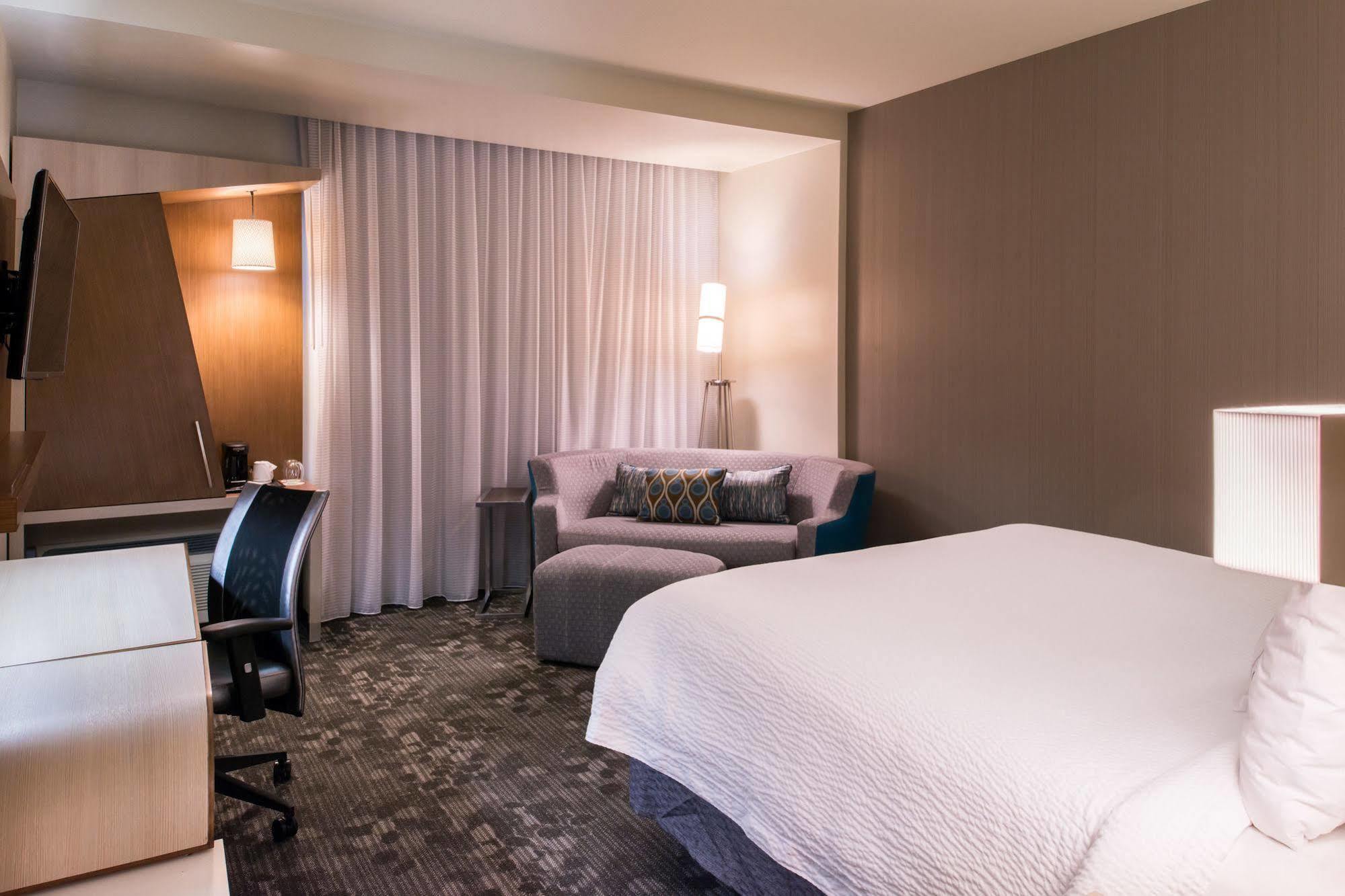 Courtyard By Marriott Hot Springs Hotell Exteriör bild